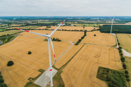 Die Berliner Stadtwerke haben nahe bei Sputendorf im Süden Berlins zwei weitere Windräder erworben.