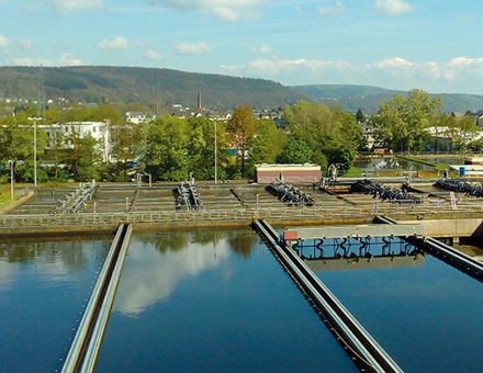 Beim Belegungsbecken des Trierer Hauptklärwerks kann gleich an mehreren Stellschrauben gedreht werden