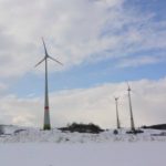 Eine neue Windkraftanlage dreht sich in Ulrichstein im Vogelsbergkreis. Sie ist Teil des von ovag Energie betriebenen Windparks Ulrichstein Platte.