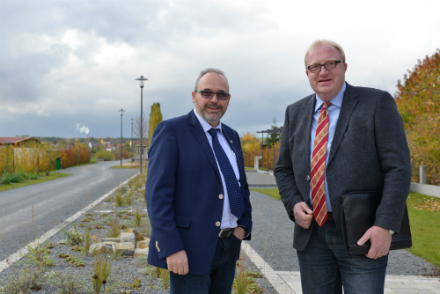 Schwarzachs Bürgermeister Volker Schmitt (l.) und Jürgen Lang