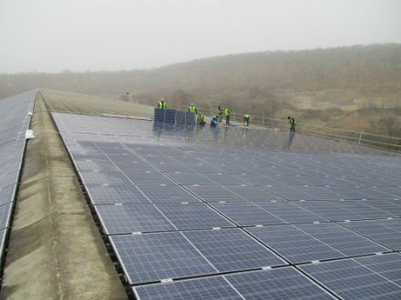 Auf einer knapp 280 Meter langen Dachfläche errichtet die Pfalzwerke-Tochter ein Solarkraftwerk mit einer Leistung von 1