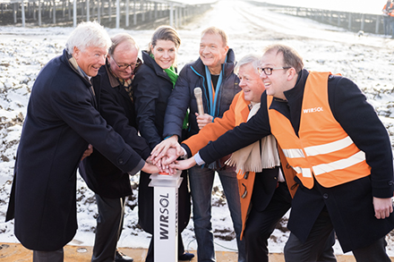 Die Einweihung des Windparks erfolgte symbolisch per rotem Knopfdruck.