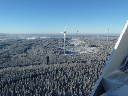 Das Wind-Cluster Simmerath umfasst sieben Anlagen mit einer Leistung von je 3