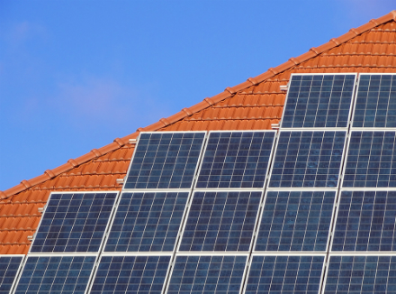 Mit dem Solarpaket der Stadtwerke Velbert zur Solaranlage auf dem eigenen Dach – einfach pachten.