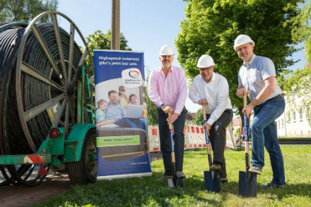 Der erste Spatenstich zum schnellen Internet in Bad Lauchstädt.