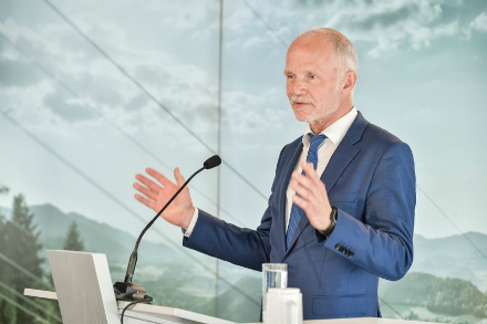 Staatssekretär Rainer Baake sprach zur Eröffnung des neuen Kontrollzentrums von TransnetBW in Wendlingen am Neckar.