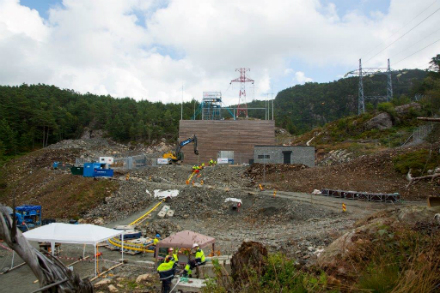 Die ersten Kilometer des Nordseekabels NordLink wurden auf dem Meeresboden im norwegischen Vollesfjord verlegt.