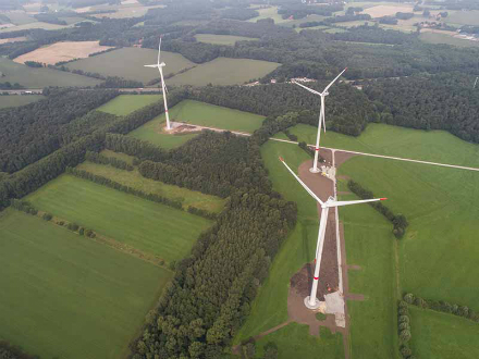 Drei Schwachwind-Anlagen vom Typ Vestas V126 bilden den Windpark Hasselbach.