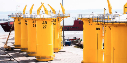 Die Bauteile werden über den Hafen Sassnitz auf Rügen angeliefert.