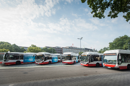 E-Busse für Hamburg: Das Unternehmen Hamburger Hochbahn plant die Anschaffung von 60 emissionsfreien Bussen für 2019 und 2020.