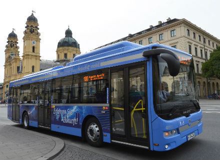 Der erste Elektrobus der Münchner Verkehrsgesellschaft (MVG) ist im Linienbetrieb gestartet.