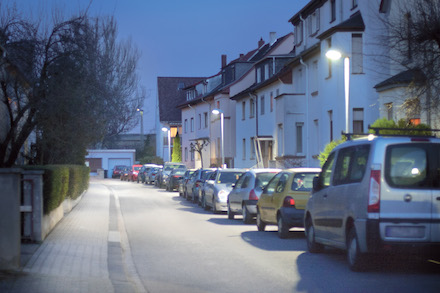 Der Lichtstrom der neuen LED-Außenleuchte FILOS Vario von Schuch kann individuell eingestellt werden.