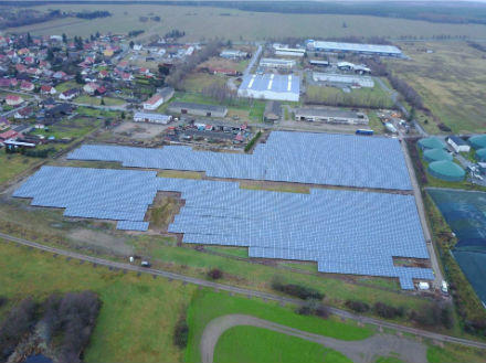 Trianel realisiert für Tochtergesellschaft der Stadtwerke Halle PV-Freiflächenanlage im brandenburgischen Wiesenburg.