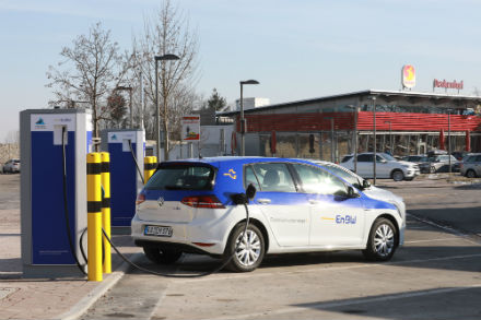 EnBW-Schnellladestation an Autobahnraststätte: Vom TÜV geprüft und freigegeben.