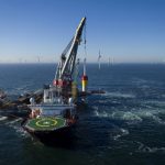 Erster Rammschlag auf See: Der Bau des Trianel Windparks Borkum II ist gestartet.