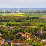 Dezentrale Energieprojekte vorausschauend planen und Beteiligte einbeziehen.