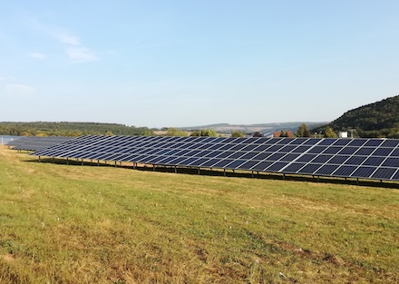 Die neue Photovoltaikanlage im rheinland-pfälzischen Oberreidenbach soll im Herbst ans Netz gehen.