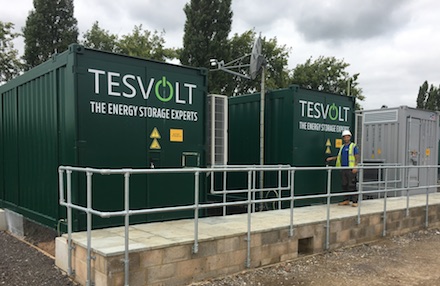 Tesvolt Batteriespeichersystem in Westhampnett in der Grafschaft West Sussex.