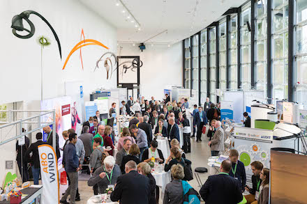 Einblicke in die Arbeitswelt der Unternehmen und Fördermittelgeber bietet die Fachausstellung auf dem Zukunftskongress Energiewende.