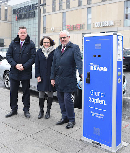 Der Regensburger Versorger REWAG hat vor Weihnachten drei neue Elektroladesäulen in Betrieb genommen.