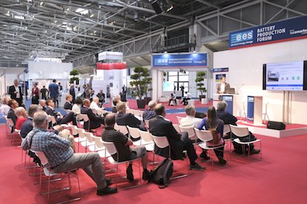 Auf der Fachmesse ees Europe können sich die Besucher umfassend über Energiespeichertechniken informieren.