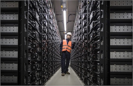 Der Batteriespeicher der Versorgungsbetriebe Bordesholm besteht aus 48.000 Batterie-Racks.