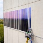 Neuartige Solarfolie soll zusätzliche Potenziale zur Stromerzeugung aus Photovoltaik auf Fassadenflächen erschließen.