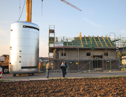 Die im Bau befindliche Wärmezentrale für das Baugebiet „Auf dem Zanger“ in Kempen