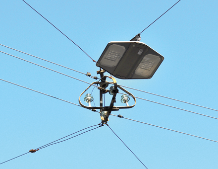 Der Montagetrupp rüstete circa 30 Leuchten pro Tag auf LED-Technik um.