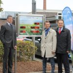 In der Kreuzstraße in Schweinfurt lassen sich die Stromerzeugung aus Photovoltaikanlage und BHKW sowie der Füllstand des Batteriespeichers einsehen.