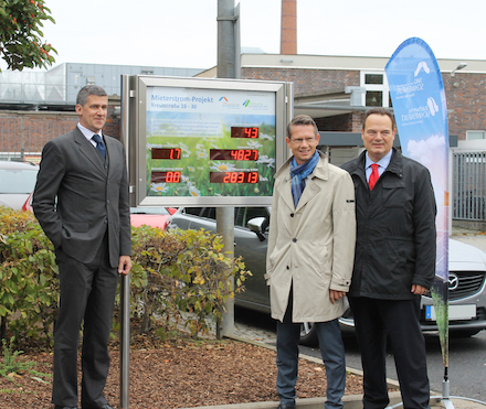 In der Kreuzstraße in Schweinfurt lassen sich die Stromerzeugung aus Photovoltaikanlage und BHKW sowie der Füllstand des Batteriespeichers einsehen.