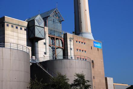 Am Standort des Heizkraftwerks Römerbrücke baut Energie SaarLorLux ein Gasmotorenkraftwerk.