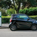 Elektromobilität benötigt eine bedarfsgerechte Lade-Infrastruktur und stellt hohe Anforderungen an Stromnetze.