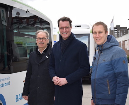 Fünf E-Busse fahren seit Aschermittwoch autonom durch die Innenstadt von Monheim am Rhein.