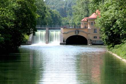 Wasserkraftwerk Isar 1: Strom aus Münchens ältestem Wasserkraftwerk können die Bürger jetzt im neuen Tarif M-Ökostrom Regional beziehen.