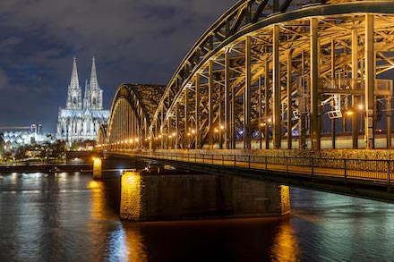 In Köln werden über 85.000 öffentliche Lichtpunkte durch intelligente Leuchten ersetzt.