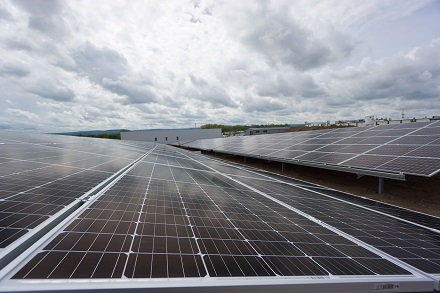 Der Strom dieser PV-Anlage fließt künftig in einen großen Speicher.