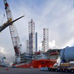 Mit der Montage der letzten Rotorblätter wurden die Bauarbeiten im Nordsee-Windpark Borkum II abgeschlossen.