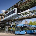 Neben der Schwebebahn künftig ein neues Wahrzeichen für Wuppertal: der Wasserstoffbus.