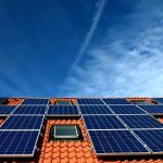 Mit dem neuen Programm des ESWE Innovations- und Klimaschutzfonds soll überschüssige Sonnenenergie zu Hause effizient gespeichert werden.