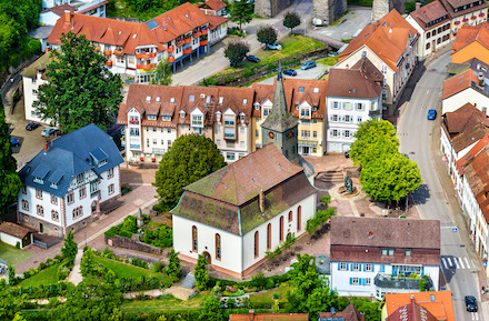 Viele Kommunen sehen sich aufgrund der COVID-19-Pandemie mit einigen Schwierigkeiten konfrontiert. Doch der Klimaschutz sollte dabei nicht auf der Strecke bleiben.