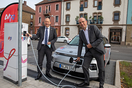 MVV baut die Lade-Infrastruktur für Elektrofahrzeuge in Mannheim kontinuierlich aus. Nun ist die 100. Ladesäule in Betrieb.