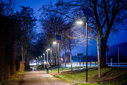 Die Stadtwerke Heidelberg haben kürzlich eine Teststrecke mit verschiedenen Solarleuchten in Betrieb genommen.