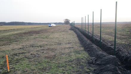 Zaunbau für den Solarpark Gottesgabe.