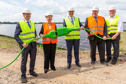 Symbolische Inbetriebnahme des Solarparks Zietlitz.