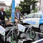 Oberbürgermeister Gunter Czisch und SWU-Geschäftsführer Klaus Eder haben die erste Mobilitätsstation der Stadt Ulm eröffnet.