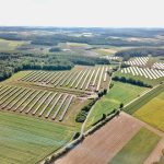 Drohnenfoto vom 28-Megawatt-Solarpark der EnBW in Maßbach.