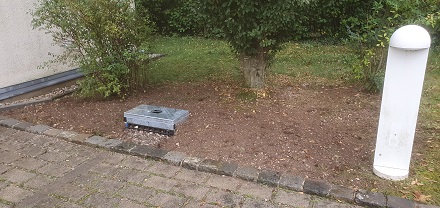 Unscheinbar und in kürzester Zeit mit einer Ladesäule bestückbar: Leerfundament EK980 mit sicher verschlossenem Deckel.