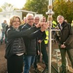 Ministerpräsidentin Malu Dreyer bei der Entzündung der Gasfackel.