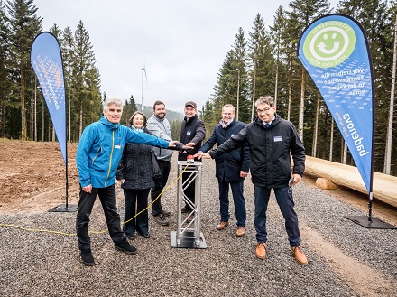 Einweihung des Windparks Hohenlochen mit einem symbolischen Knopfdruck.